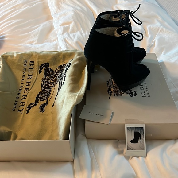 NEW BURBERRY PRORSUM Black suede leather laceup shearling heel booties EU 40 - Picture 7 of 16